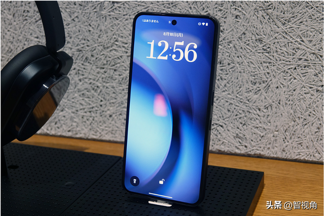 Nothing旗舰手机“Phone(3)”放弃发光背面，采用新“Glyph矩阵”