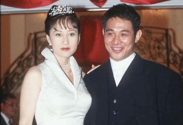 李连杰手术3天后，恶心的一幕发生了，千万保命珠反引来网友群嘲