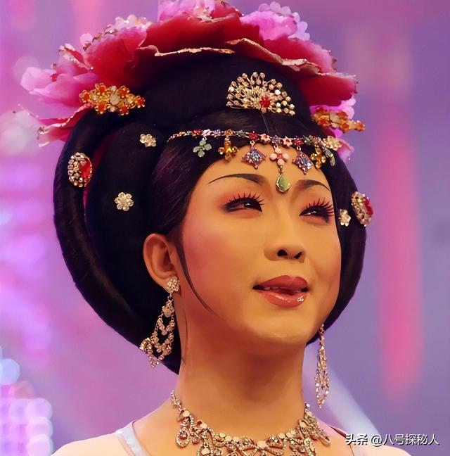 善恶终有报！47岁“跌落神坛”的李玉刚，终是活成了“跳梁小丑”