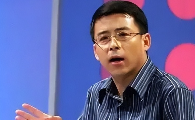 那个曾扬言让中国给全世界道歉，惨遭央视开除的阿丘，如今怎样了