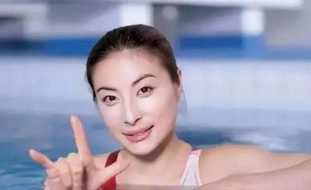 霍震霆没想到，44岁儿媳郭晶晶再次官宣喜讯，让整个阔太圈沉默了