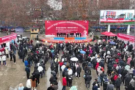 复工复产｜绥阳:670余人搭乘专车返岗就业图片