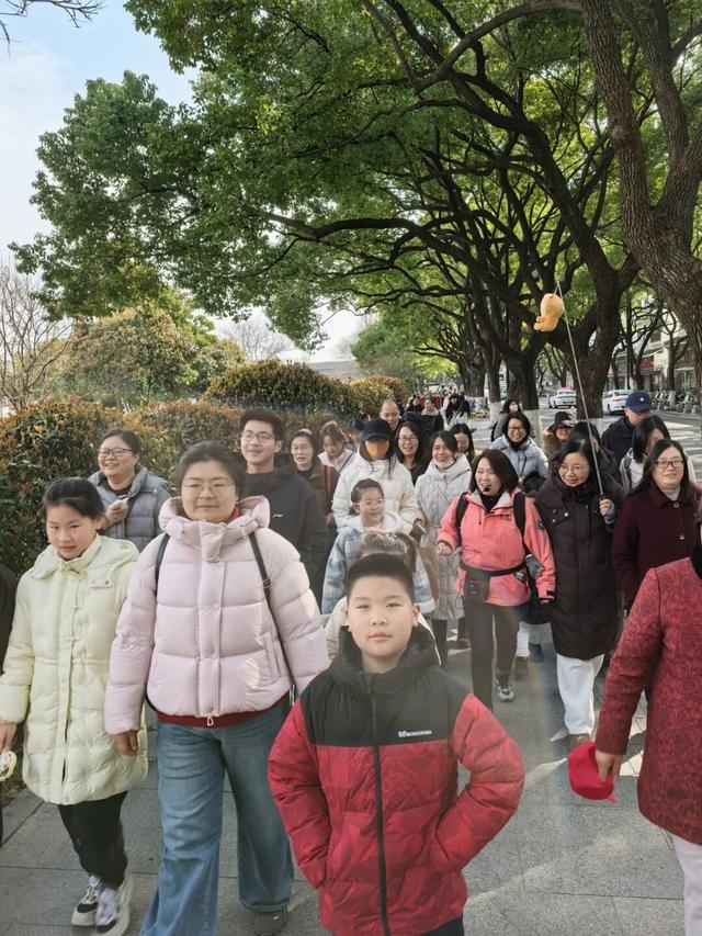 伍佑中学女教师“三八”节浪漫之旅