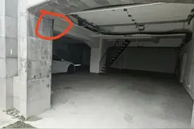 狗主人唐某身份曝光！疑是男性，住大别墅，养了3只大狗。图片
