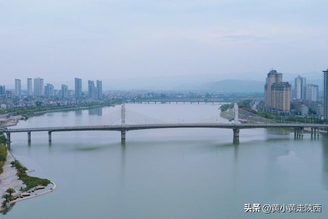 陕西汉中盆地的尽头，竟是一个活着的千年古关！山河环绕超霸气