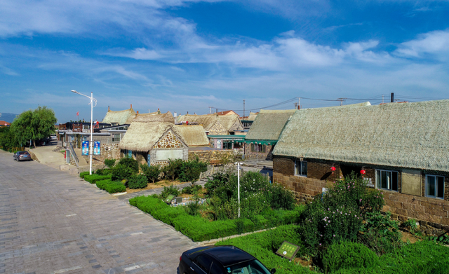 畅游威海·首站荣成 | 全省推广！快启程，住进世界级渔村的童话海草房