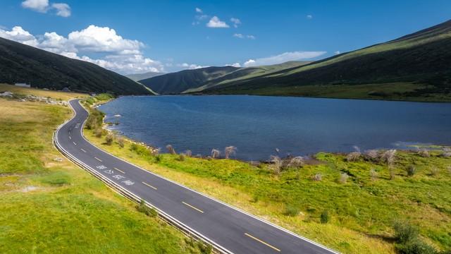 刚退休自驾的朋友注意！身体一旦出这4个信号，别硬撑，赶紧停车