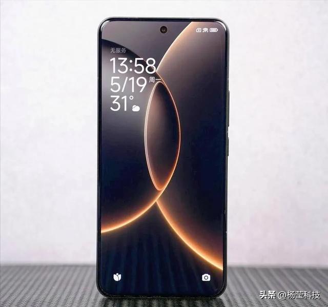 惊爆！小米16 Pro Max真机首现，7500mAh+副屏回归能否称霸旗舰圈？