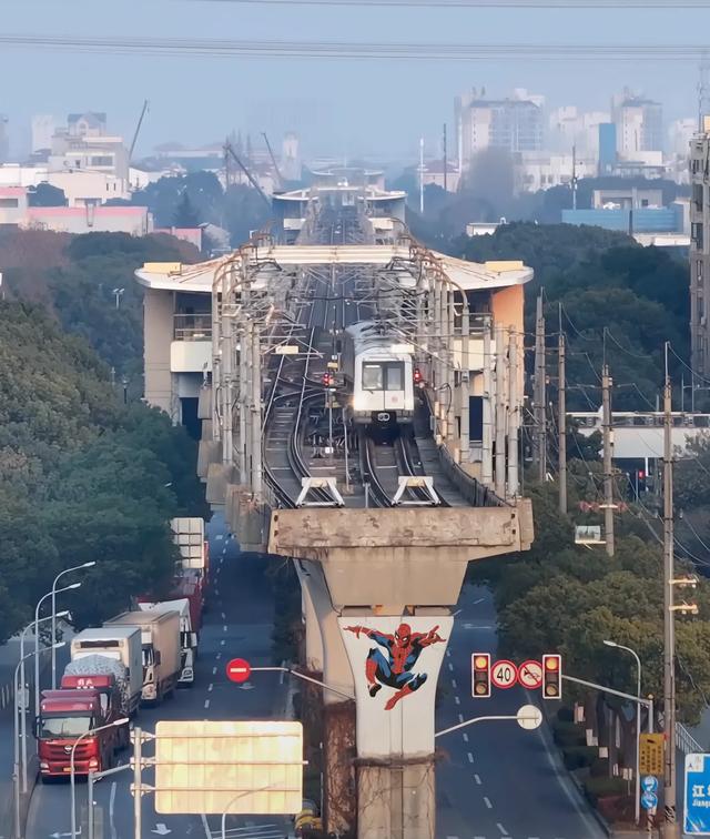 我是上海人，去了奉贤和金山，直言不讳：奉贤跟金山天差地别
