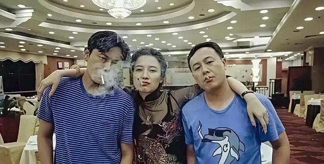 这张照片估计宋佳就算是出 20 万也想把它删掉吧