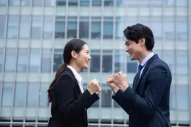 职场中为什么我们要学会与同事保持适当的距离，专家给出了答案！图片