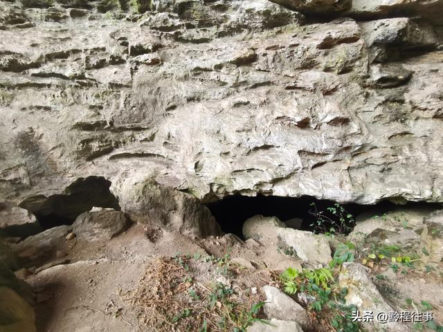 探险贵州深山原始溶洞，遇见一个躲匪洞、一座红军坟