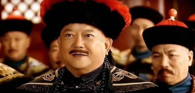 和珅给出上联：三斤四两五花肉，纪晓岚对出下联，和珅立刻变了脸