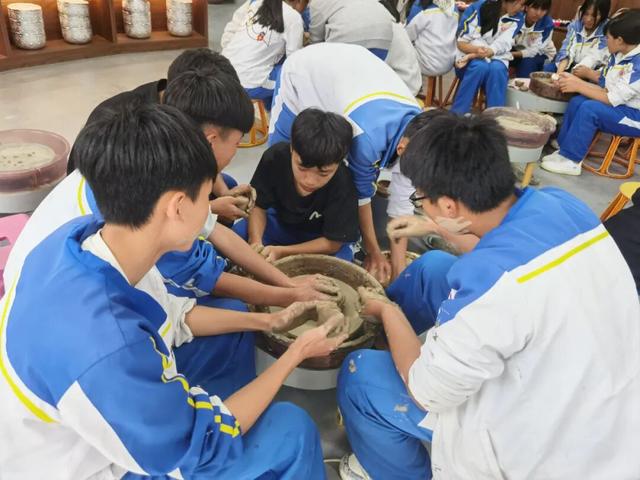 28公里徒步，让青春与红色“双向奔赴”