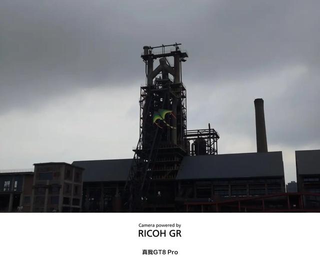 性价比品牌都有影像联名了？真我也要冲高？