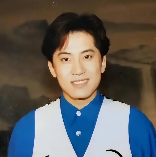 他8次上春晚，作死被捕入狱，今56岁无人问津，老搭档也断了联系