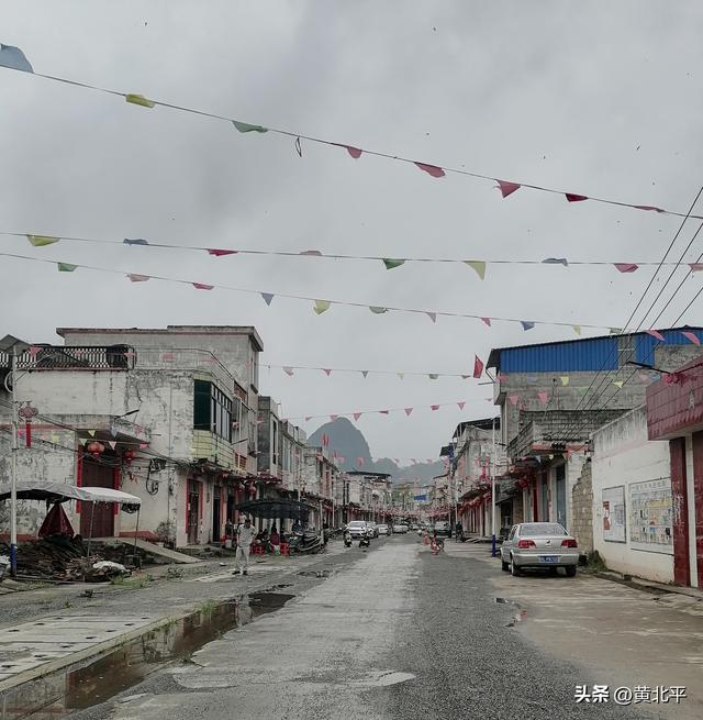 广西百色靖西市与越南交界的新兴街，边境街上的小吃卷粉真好吃