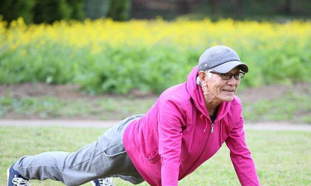 还经常“做俯卧撑”运动的老人，除了有利肌肉，或会带来这6好处