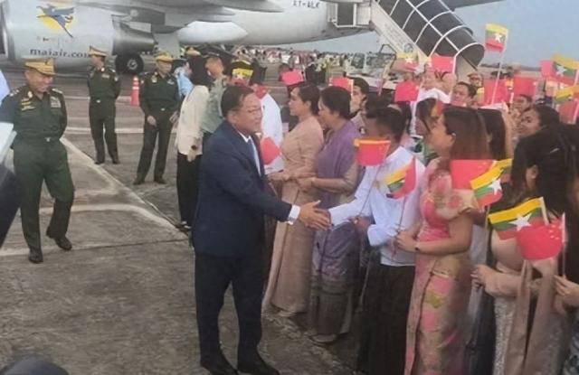 九三阅兵结束，中方做出一个特殊安排！敏昂莱最后一个离开中国，临走前提出一个不情之请