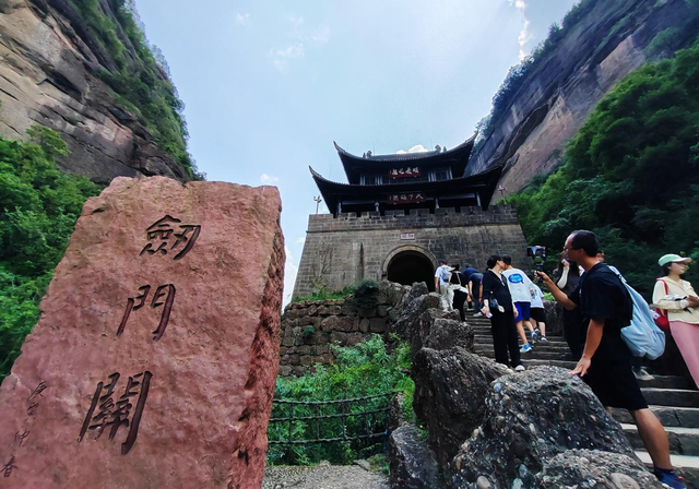 从成都出发，坐高铁游广元！