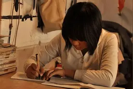 我有个大姨子，守寡多年，风韵犹存，有一天她来找我，让我帮忙图片