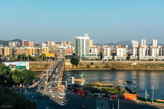 福建省“巨无霸”县级市？人口不到50万，面积比2个深圳还大