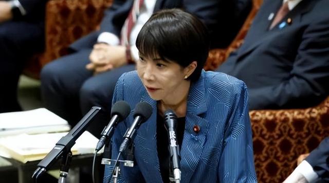 高市还没道歉，中日又出现新争端，日本要求解释 中方为何双手插兜