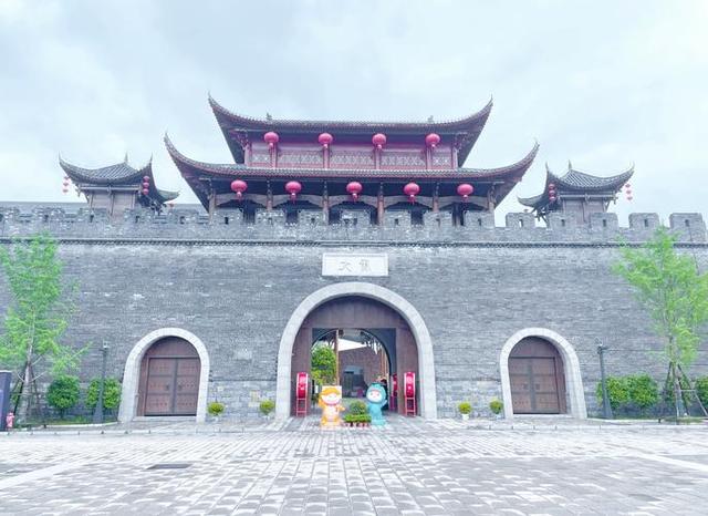 央视曝光！耗资24亿，亏损超10亿，商铺全闭店，只有停车场在赚钱