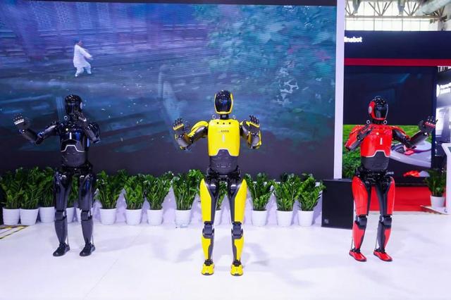 支点建设 智启新篇——2025湖北人形机器人产业链专题展在京刮起“荆楚风”