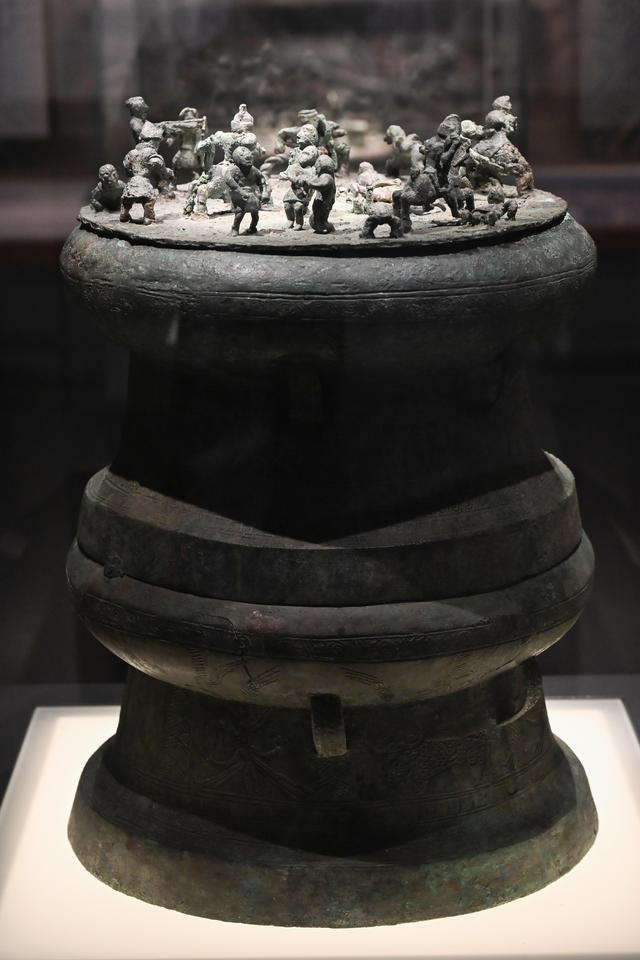 滇池池上云悠悠，归来依旧是春城