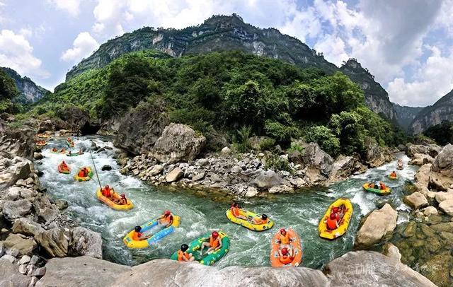 多彩贵州成亲子游热门地，山水人文共筑欢乐成长之旅
