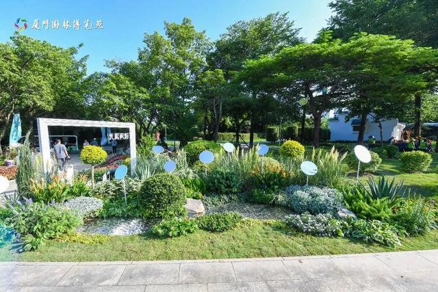 厦门双园盛事!花境艺术×食虫奇观,限时体验指南→