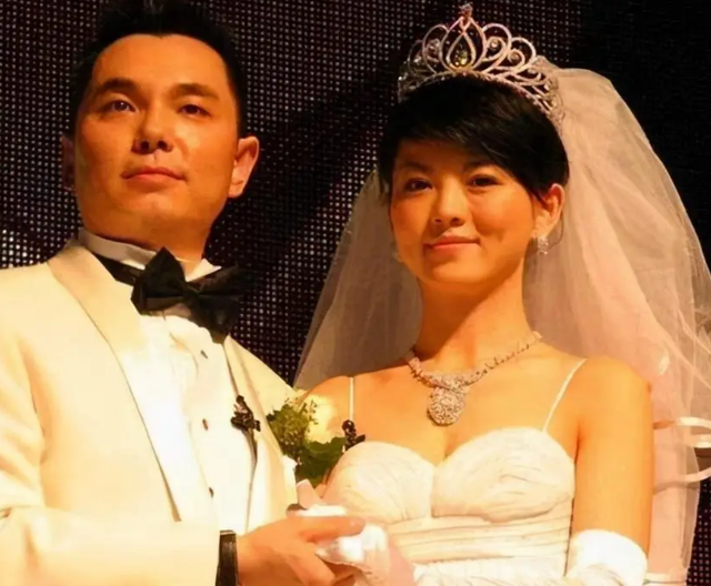 演都不演了！李湘回娘家晒照片不到2天，恶心一幕就出现了