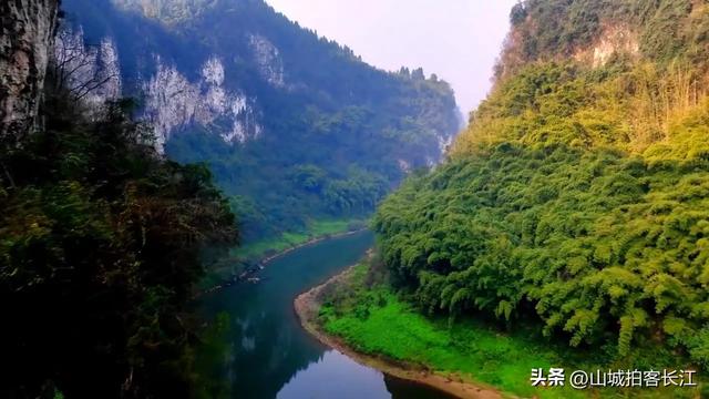 川东发展势头强劲的县，区域位置优势明显，拥有亚洲头号洞中瀑布