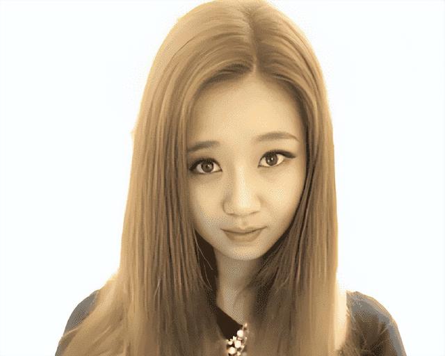 同是李连杰的基因，黄秋燕的女儿和利智的女儿差距太大，令人唏嘘