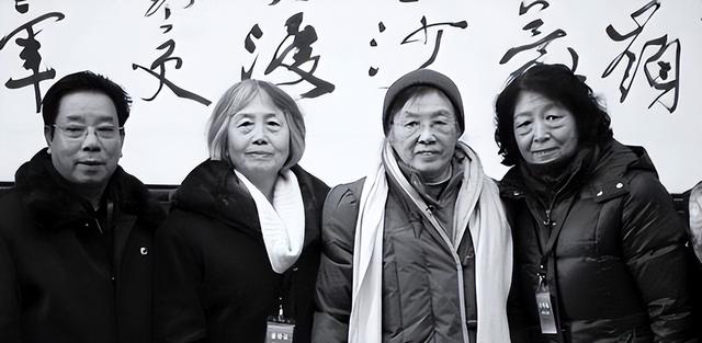 毛主席逝世1年后，谢静宜被开除党籍后直言：我永远是党的女儿！