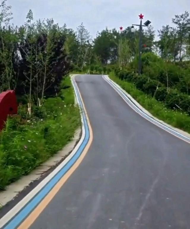 牛蹄岭雾中寻梦-陕西安康红色旅游一