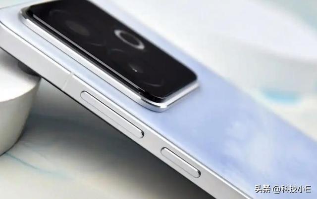 被低估的骁龙8至尊版手机，16+512GB跌至2719元，6500mAH+120W