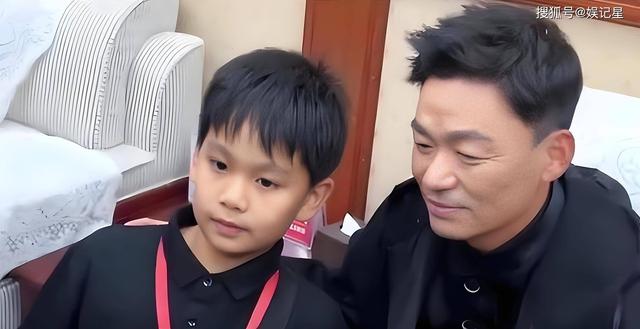 王宝强没想到，和马蓉离婚9年后，自己的一双儿女开始为他争光了