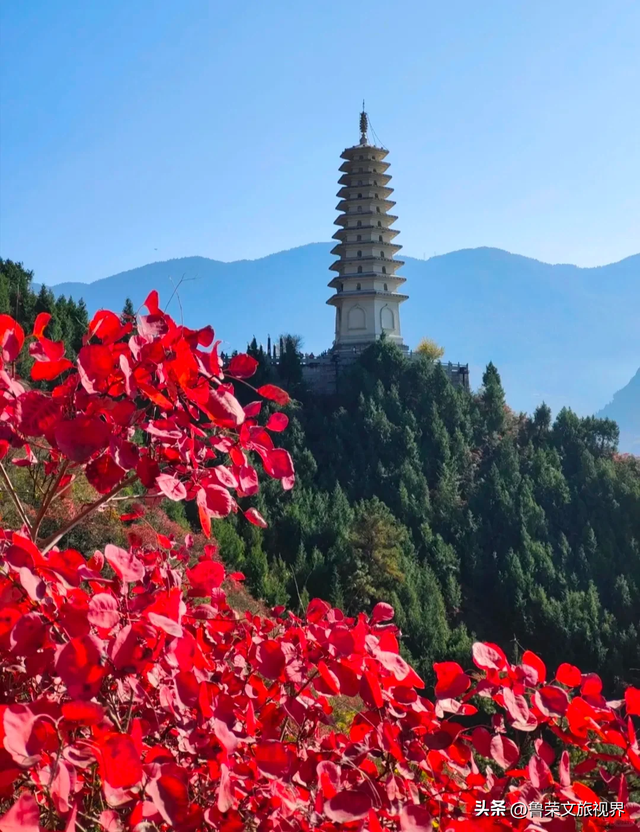徒步三峡：霜叶漫山处，一步一千年