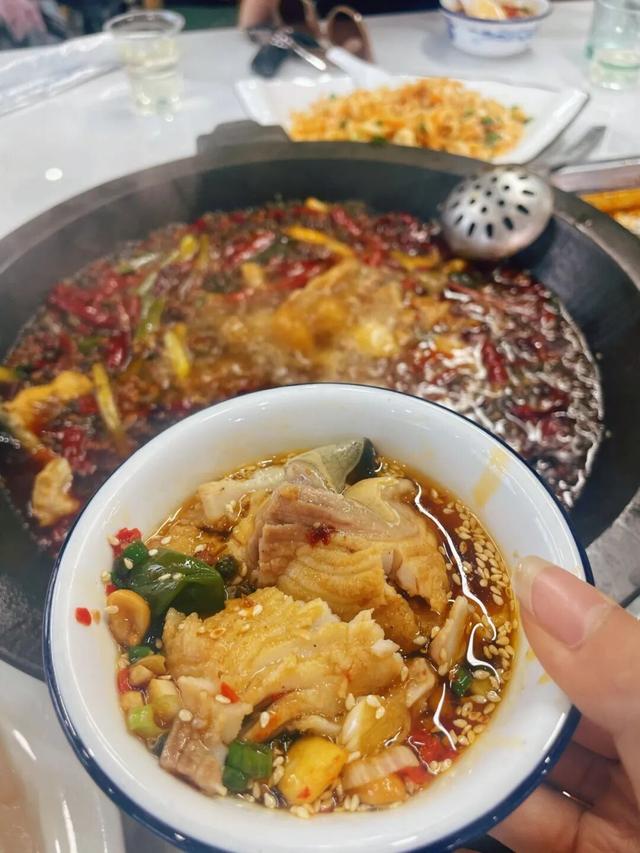 烟火漫石泉，山水寄长情