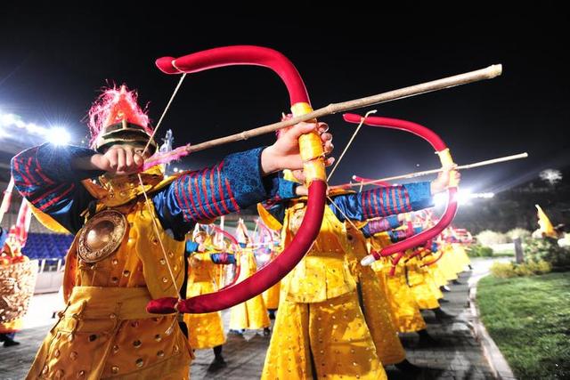 承德“双子星”市区名场面，一个白天圈粉，一个夜晚爆单名场面