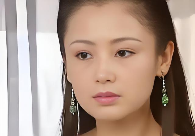 长得太美被导演占为己有，4年后生下大明星儿子	，17岁就成男一号