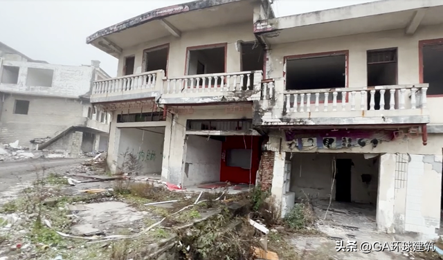 一座被大地“吞掉”的小镇！昔日贵州煤都，如今成了荒山空城？