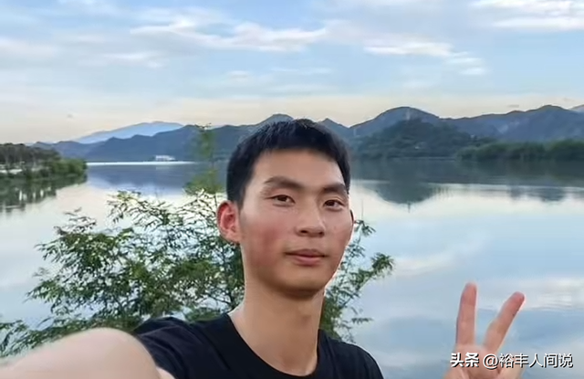浙江高考生胡国涛去世，年仅18岁，刚考上大学，妈妈含泪注销户籍