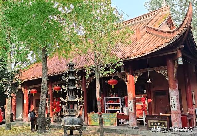 成都被严重低估的寺庙，大殿华丽庄重，让人吃惊不小，公交可直达
