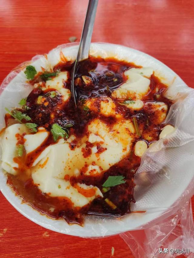 为什么好吃的小吃	，不在五星级酒店、不在商场、也不在连锁店里？