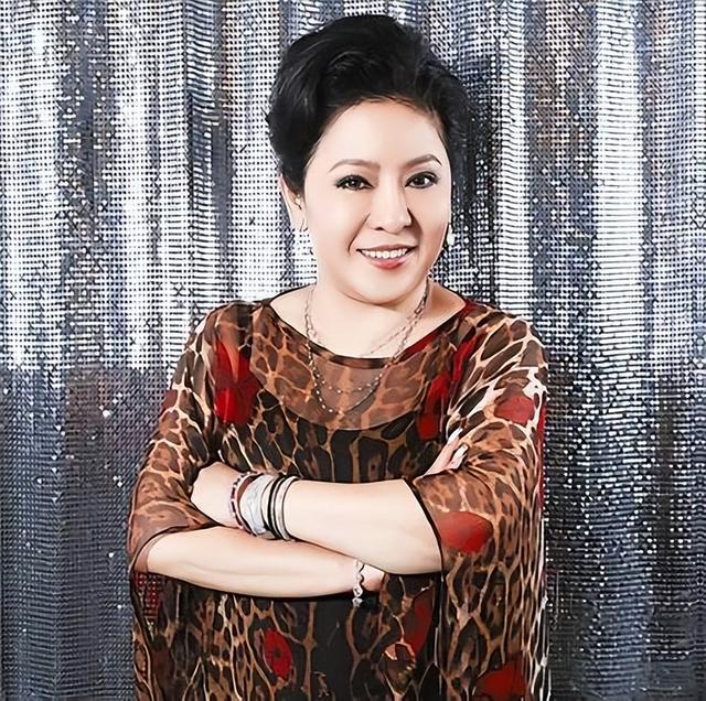 年轻时倾国倾城	，老了却胖成“土肥圆”，这6位发福的女星好可惜