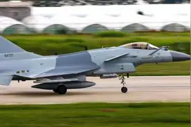 125架战机激战1小时后，巴铁证实歼10立大功，法只好承认不如中国图片