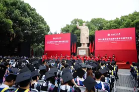 毕业该何为？上理工校长丁晓东寄语毕业生：探寻行业“新质”要素将大有可为图片